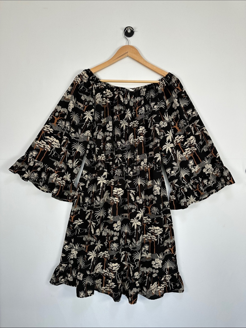 H&M Tropical Palm Print Off Shoulder Dress Ruffle Hem Boho Vacation Size 6